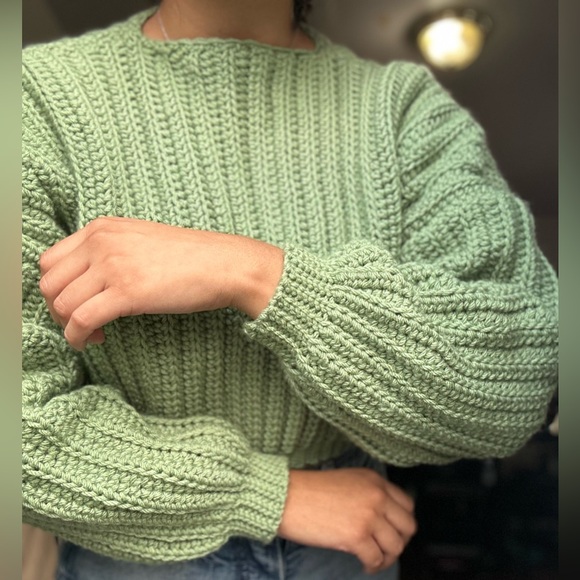 Handmade short sweater - Picture 2 of 6